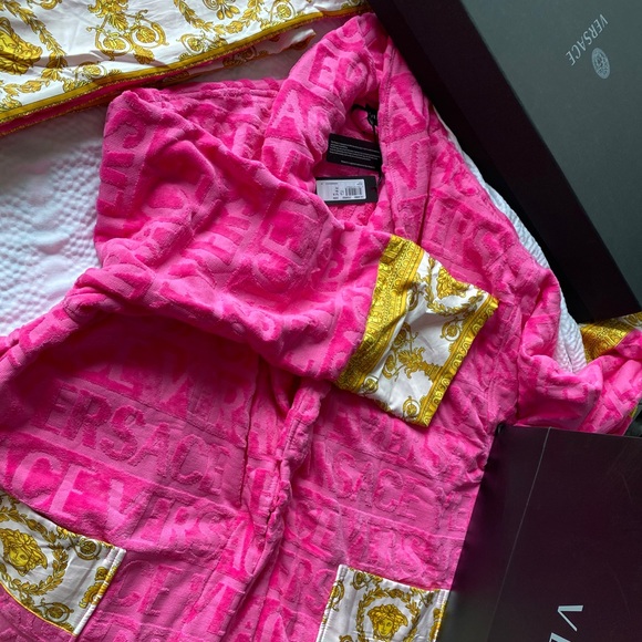 *****Sold*****Brand New Versace Robe - Picture 2 of 6